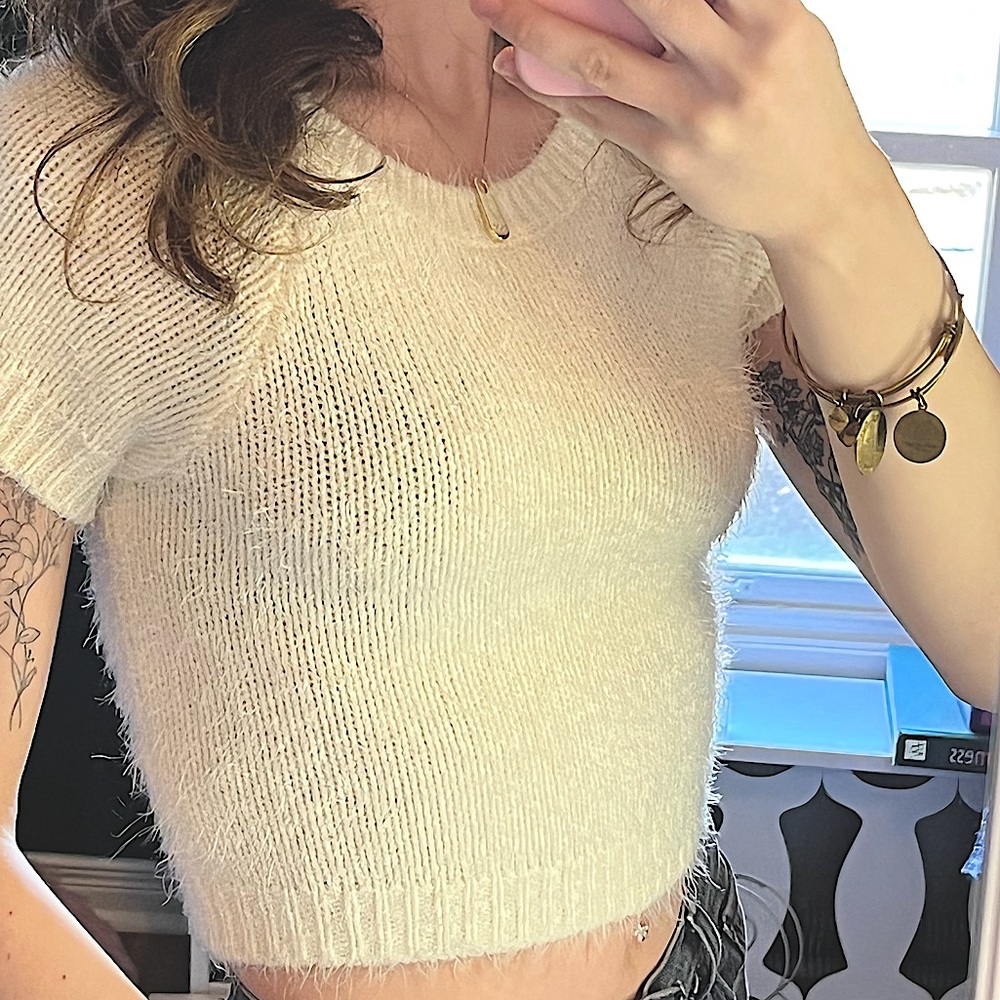 white Y2K fuzzy cropped baby t ✨